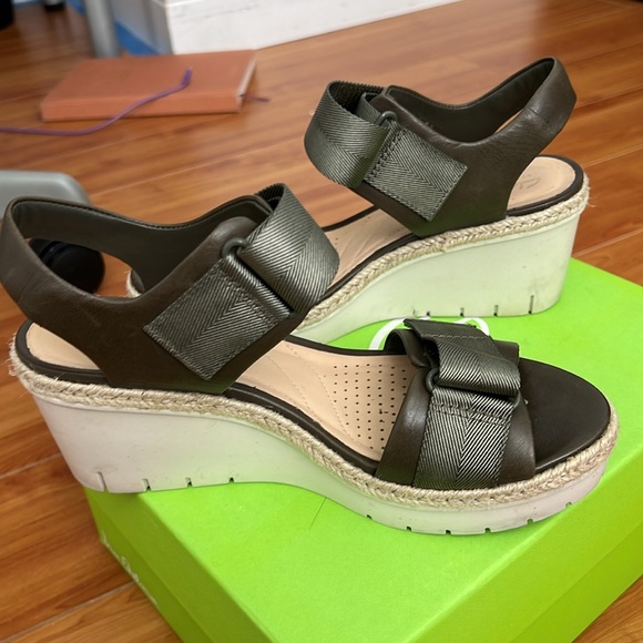 Clarks Aritsan Collectiom • Palm Shine Wedge Sandal • Size 8.5 - Picture 3 of 6